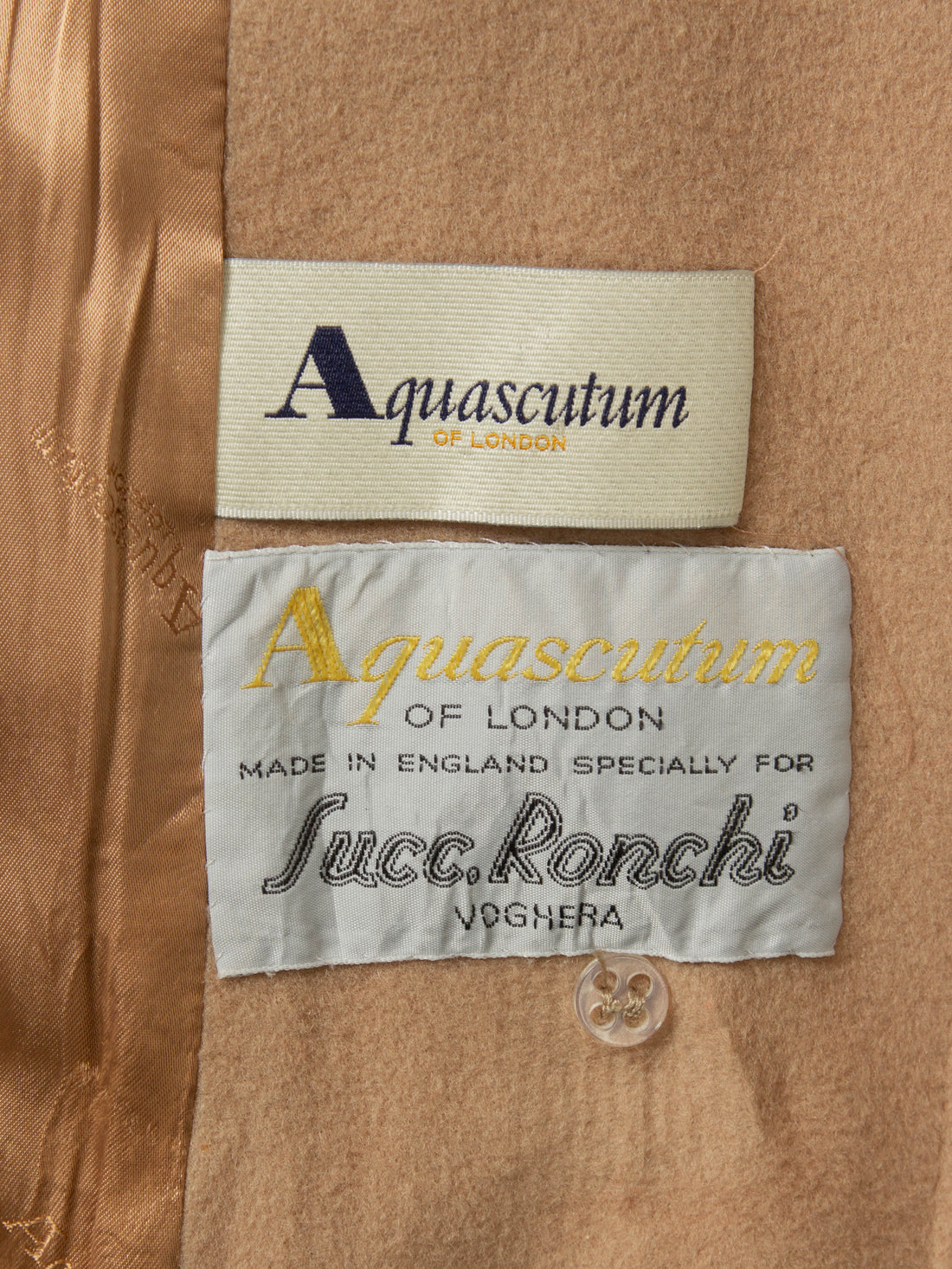 Vtg 1980s Aquascutum Raglan Coat - Made in England (M) – Broadway & Sons
