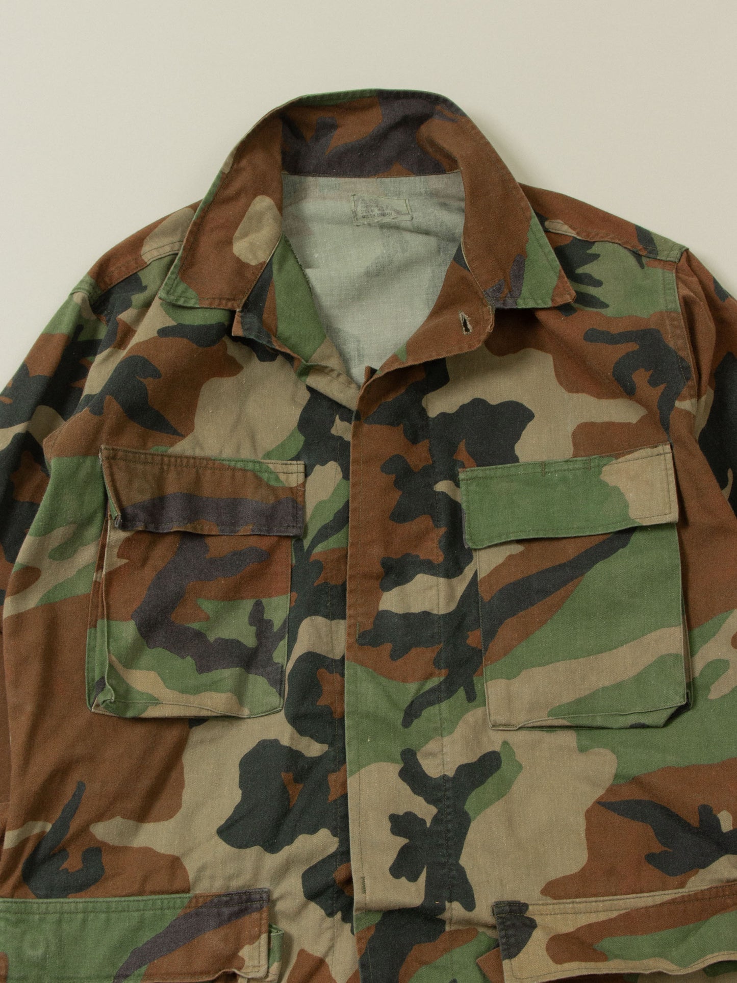 Vtg 1980s US Army Woodland Camo Jacket (S-Long)