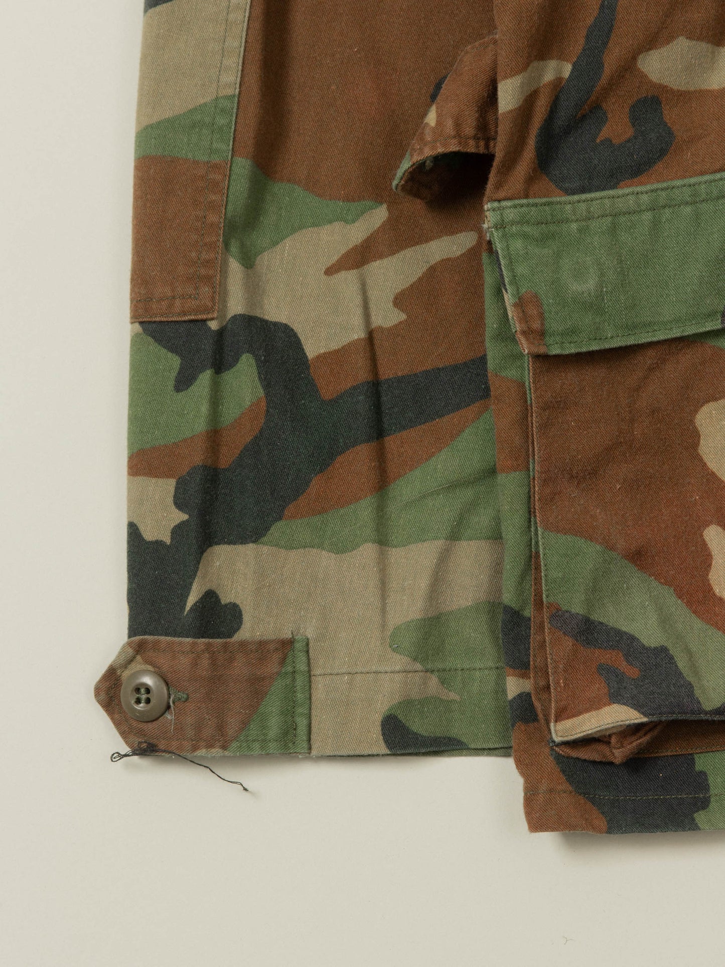 Vtg 1980s US Army Woodland Camo Jacket (S-Long)